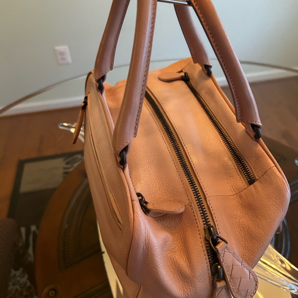 Bottega Veneta Elegant Tan Leather Bag - Picture 4 of 9